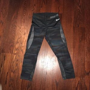 Nike cropped hypercool leggings